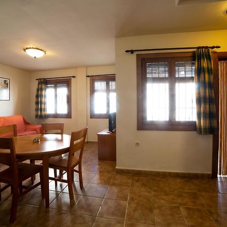 Apartamentos Berrocal 알칼라 델 후카르 외부 사진
